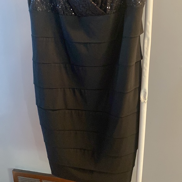 Dress - Picture 3 of 4